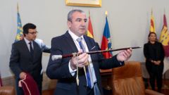 Dar�o Campos, con el bast�n de mando tras ser elegido presidente de la Diputaci�n de Lugo. 