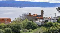 Entorno de la iglesia de Santa Mara das Areas, en una de cuyas fincas el promotor pretenda edificar una vivienda unifamiliar que s permitan la normas subsidiarias del 96, pero no el PXOM.