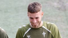 El futbolista del Celta �scar Mingueza, en un entrenamiento en la Cidade Deportiva Afouteza.
