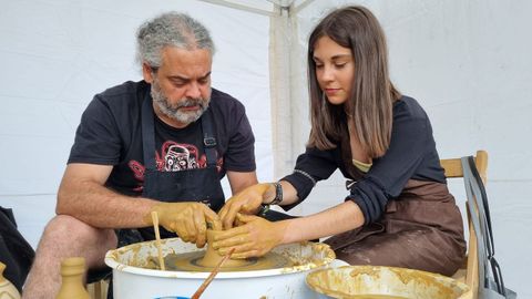 Los asistentes a la feria pudieron participar con los artesanos en las demostraciones de sus especialidades