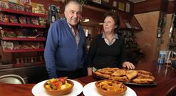 D�a de ruta de la matanza. Adem�s de los callos, el Tele Bar ofreci� costilla y unas empanadillas de pinchos que sab�an a gloria. 
