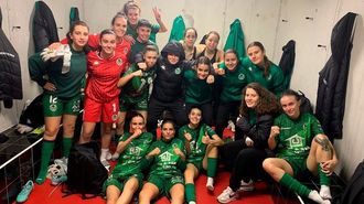 El equipo carballis celebrando uno de sus triunfos de la pasada campaa
