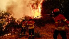 El incendio en Aldeia de Piodao, en Arganil, lleva cinco días activo