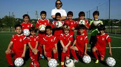 Galer�as Oliva, Salgueiri�os C. F., Mercedes Fern�ndez y Santiago Bol�bar, galardonados por Amigos de Pontevedra.