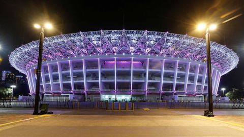 Vista del estadio Gelora Bung Karno de Yakarta momentos antes del apagado de luces