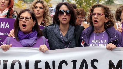 Juana Rivas, en el centro, durante la manifestacin contra la violencia machista celebrada en Granada el 25 de noviembre del 2017