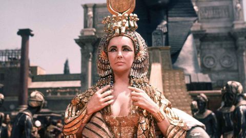 Critican a Netflix por el casting de Cleopatra, dicen que no se parece a Elizabeth Taylor