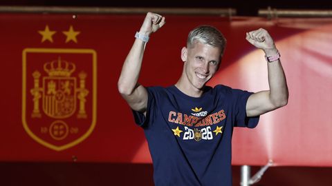 Dani Olmo durante la celebraci�n del Mundial.