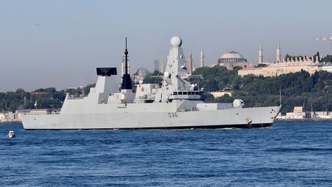El destructor brit�nio HMS Defender