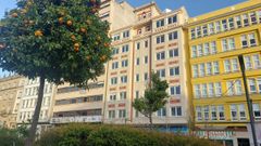 En el centro, el edificio situado en el n�mero 7 de la plaza de Espa�a, dise�ado por Ucha Donate (hijo de Ucha Pi�eiro) en los a�os 50