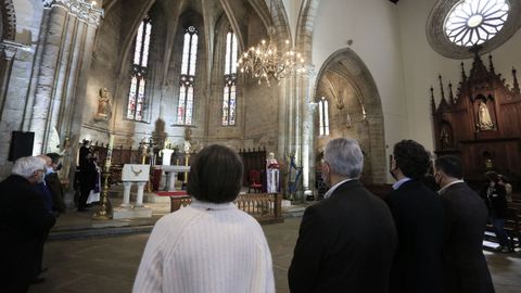 El obispo ofici una misa para bendecir la nueva vida para el templo.