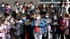 La comunidad escolar del instituto As Fonti�as guard� ayer un minuto de silencio en solidaridad con Ucrania