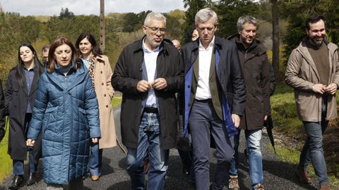 Miguel Fernndez y Alfonso Rueda, en su recorrido por O Veral, coincidieron en la necesidad de un dilogo institucional fluido entre el Concello y la Xunta