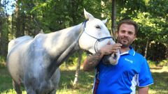El domador Yordi Castro junto a su caballo triunfador Mi�o AA