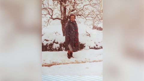 Pura, en una foto antigua en la nieve