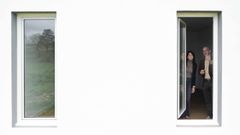 La conselleira Allegue visit�, con el alcalde de Curtis, Javier Ca�nzos, un inmueble rehabilitado con fondos de cooperaci�n.