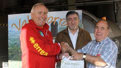 EL SELECCIONADOR ESPA�OL DE CICLISMO JAVIER M�NGUEZ (DE ROJO)