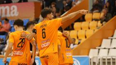 Pitero dedica a la grada del Vista Alegre un gol al Avanza Ja�n.