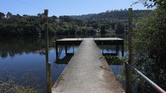 Pantal�n desde el que se lanz� al agual el joven ahogado esta semana, y en el que no hay se�alizaci�n alguna sobre los riesgos del ba�o 