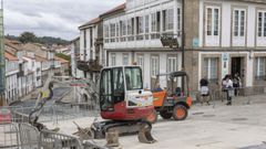La r�a das Rodas est� cerrada al tr�fico por las obras para instalar un paso peatonal elevado para el acceso a la escuela infantil de San Roque