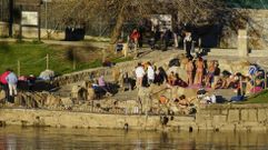 Imagen de archivo de usuarios en las termas de A Chavasqueira.