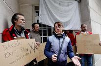 Los vecinos imped�an el �ltimo desalojo, que no se produjo por consejo de la Guardia Civil.