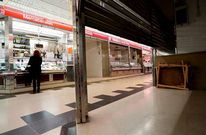 Uno de los puestos vac�os existentes en el mercado central de A Magdalena.