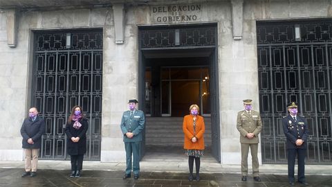 Nuria Varela partipa en el minuto de silencio convocado por la Delegaci�n del Gobierno en Asturias