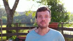 Jorge Reza tiene 43 a�os y vive en el rural de Santiago. El corredor de ultra trail no solo habla de los beneficios del deporte en sus redes, tambi�n   conciencia sobre el consumo responsable y ecol�gico, �uno de los motivos que me ha llevado a afincarme en Fecha�. �l apuesta �por un retorno al pasado para mirar al futuro�