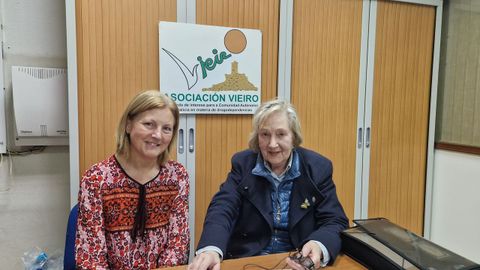La presidenta de Vieiro, Fina Rey, con la responsable de formaci�n, Mar�a del Carmen Bello