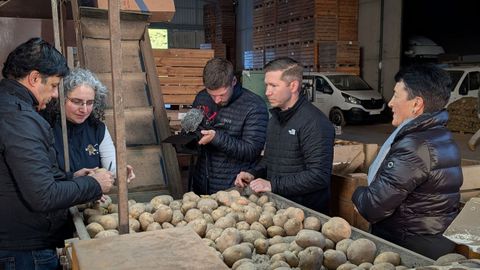 Grabacin del documental de Canad Health Explored sobre longevidad en Ourense, con una productora de patata de Xinzo.