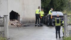 El veh�culo sali� rebotado tras impactar contra la pared de la casa, a la altura del sal�n.