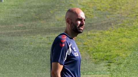 El entrenador del Celta, Claudio Gir�ldez, en el entrenamiento de este s�bado.