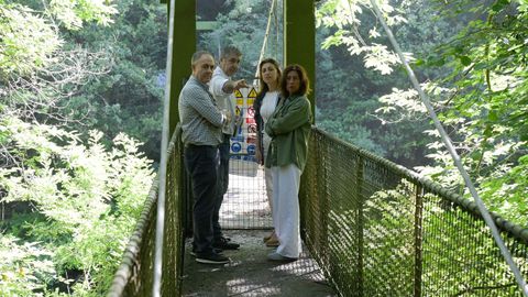 La conselleira de Medio Ambiente, durante la visita de ayer a As Fragas. 