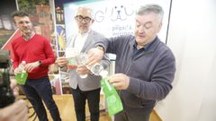 Miguel Negral, jefe de servicio de Medio Ambiente, el alcalde Miguel Fern�ndez y el responsable de Ecolugo, Jos� Carlos D�az presentaron la campa�a