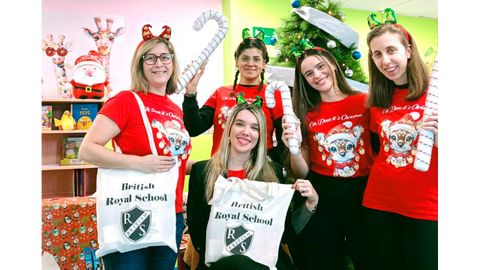 En la nueva escuela de los Rosales, se hizo una gran fiesta con Santa Claus y se repartieron cientos de regalos