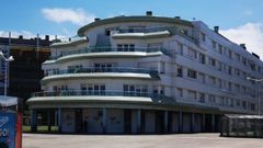 El bajo adquirido por Llanoponte en Gij�n, en uno de los emblem�ticos edificios con forma de barco