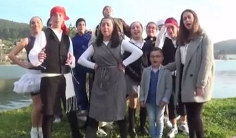 La grabaci�n est� protagonizada por alumnos de 12 a 15 a�os. 