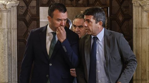 El presidente de la Generalitat, Carlos Maz�n, con el presidente de la Diputaci�n de Valencia, Vicent Momp�, el pasado d�a 28 de octubre