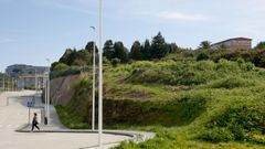 A la derecha, terreno en el que se har� el centro de salud. Con la calle Carr� Alvarellos a la izquierda y el colegio Marista Cristo Rey, al fondo
