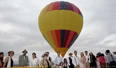 El globo aerost�tico, desplazado expresamente desde Valladolid, se elev� desde la sadense playa de Las Delicias. 