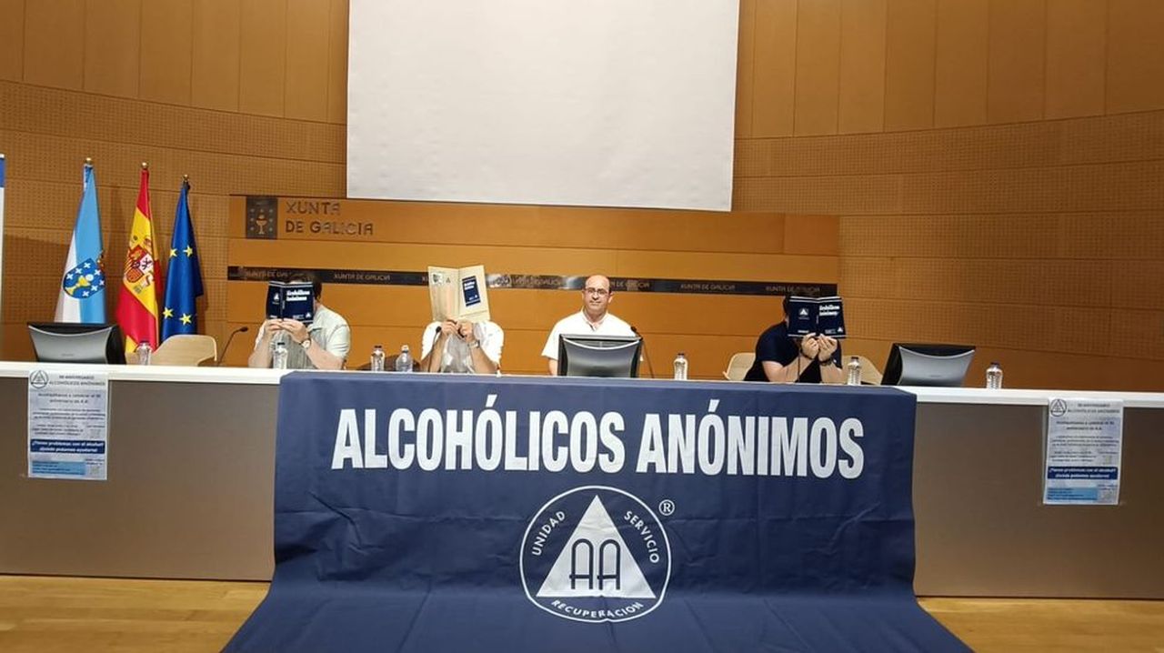 Alcohólicos Anónimos, con grupos en toda Galicia, celebró en Santiago su 90 aniversario
