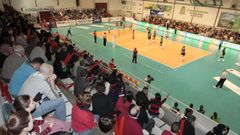 Un partido de voleibol disputado en el pabell�n deportivo municipal de A Pinguela, en una imagen de archivo