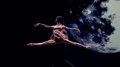 La bailarina Luc�a Lacarra, durante su actuaci�n en el Festival de Danza de Oviedo