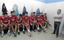 Manolo Abalo, en imagen de archivo de la charla a los jugadores antes al inicio de la pretemporada. 
