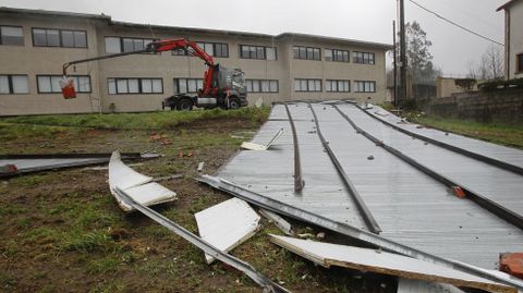Destrozos en el colegio Antonio Orza Couto de Boqueixón