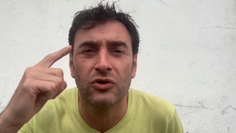 Joaqu�n Pajar�n en un fotograma del v�deo