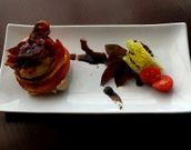 Milhojas de berenjenas, del restaurante Ponti�as.           Tost�n, la tapa del restaurante Villanueva.