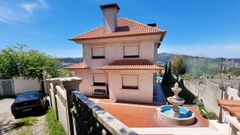 Una imagen de la vivienda tomada desde la v�a p�blica en la parroquia de Beade