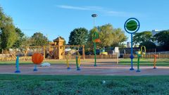 En primer plano, el nuevo parque de juegos de agua en Pontevedra, listo para su estreno